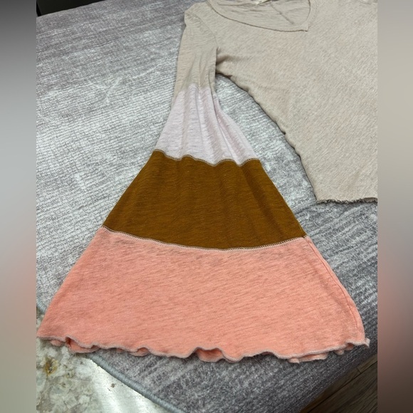 We The Free Women Bell Sleeve Linen Colorblock Top Size S Tan V-neck Beachy Boho - Picture 6 of 13